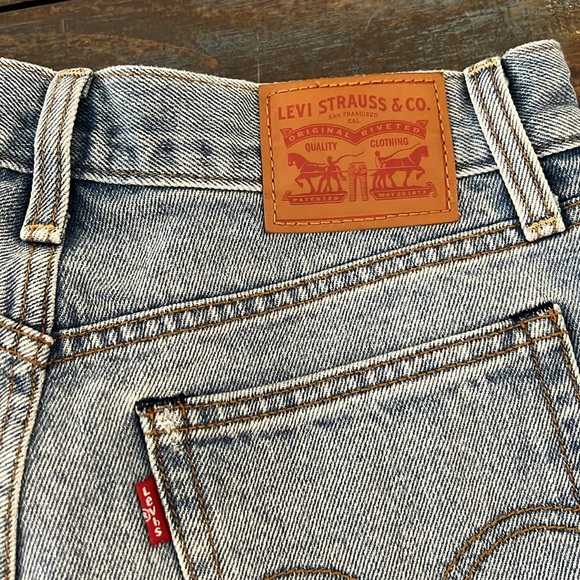 Levi's raw hem faded distressed Shorts size 25 - Picture 3 of 5
